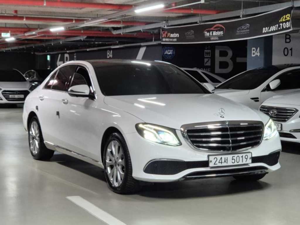 벤츠 E 클래스 E-클래스 W213 E300 4MATIC 익스클루시브 이미지 2
