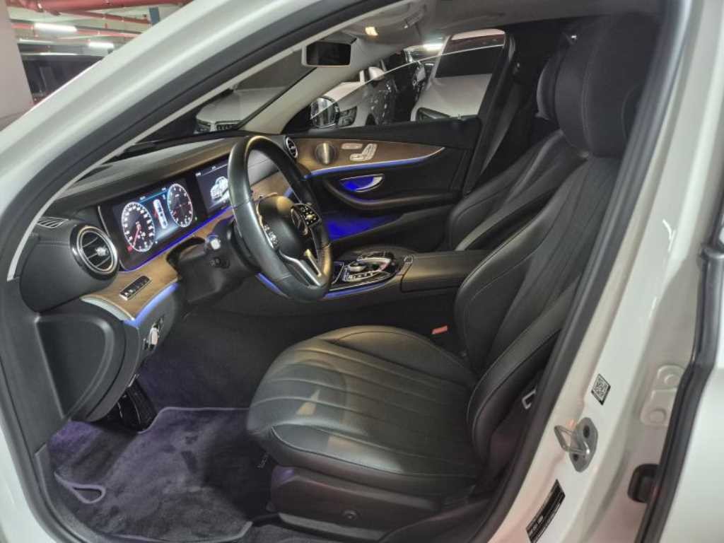 벤츠 E 클래스 E-클래스 W213 E300 4MATIC 익스클루시브 이미지 8