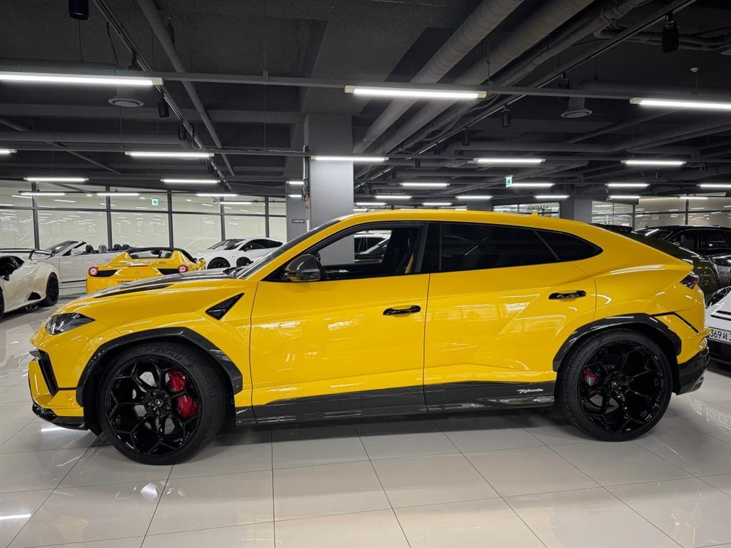 람보르기니 우루스 4.0 V8 퍼포만테 이미지 2