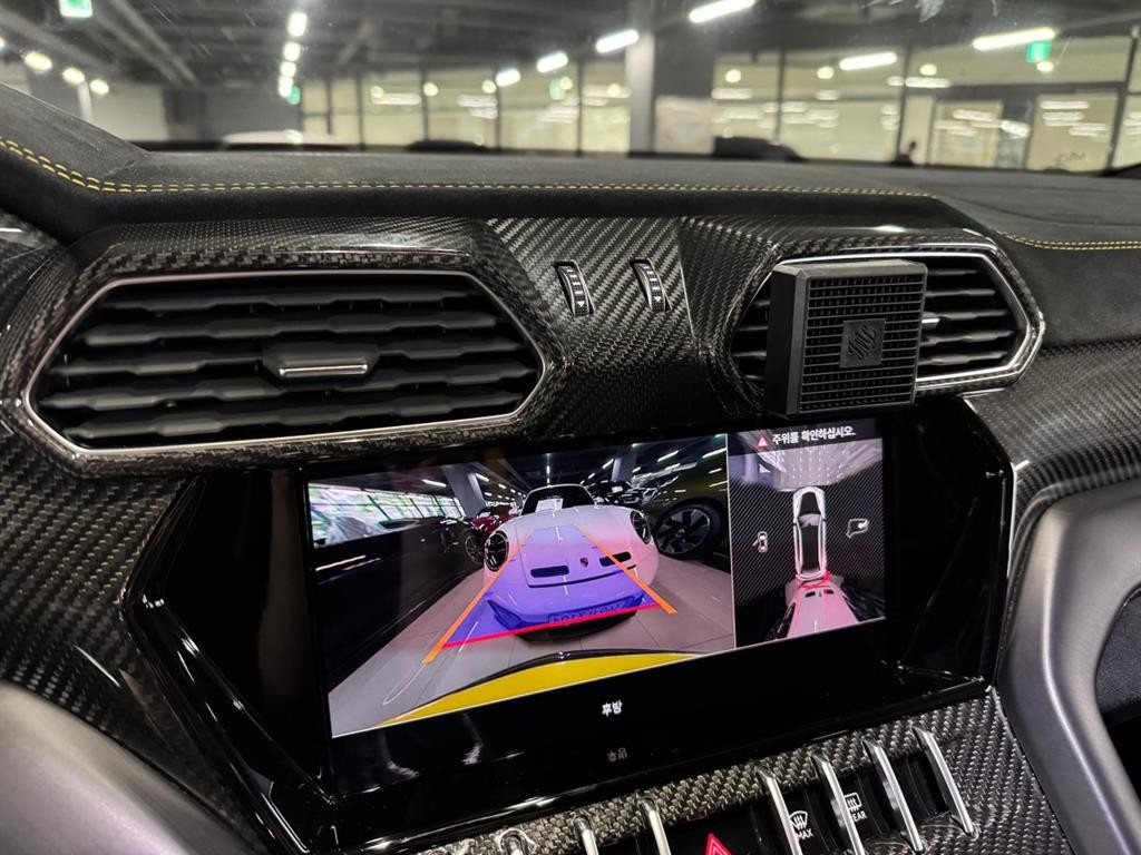 람보르기니 우루스 4.0 V8 퍼포만테 이미지 8