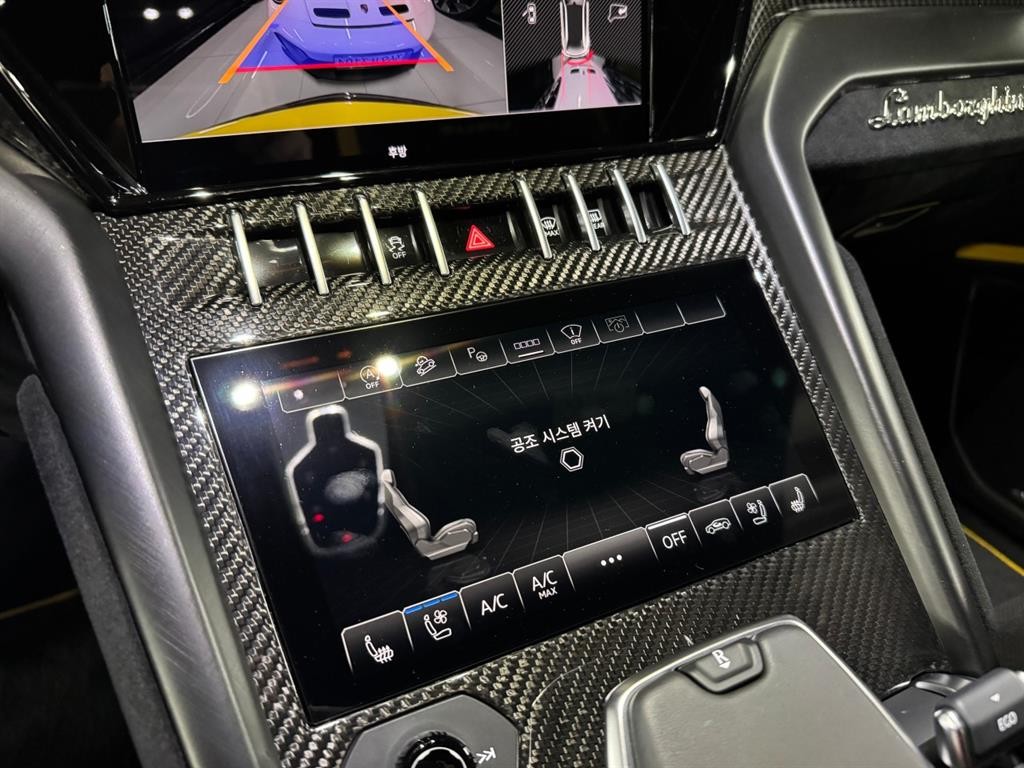 람보르기니 우루스 4.0 V8 퍼포만테 이미지 9