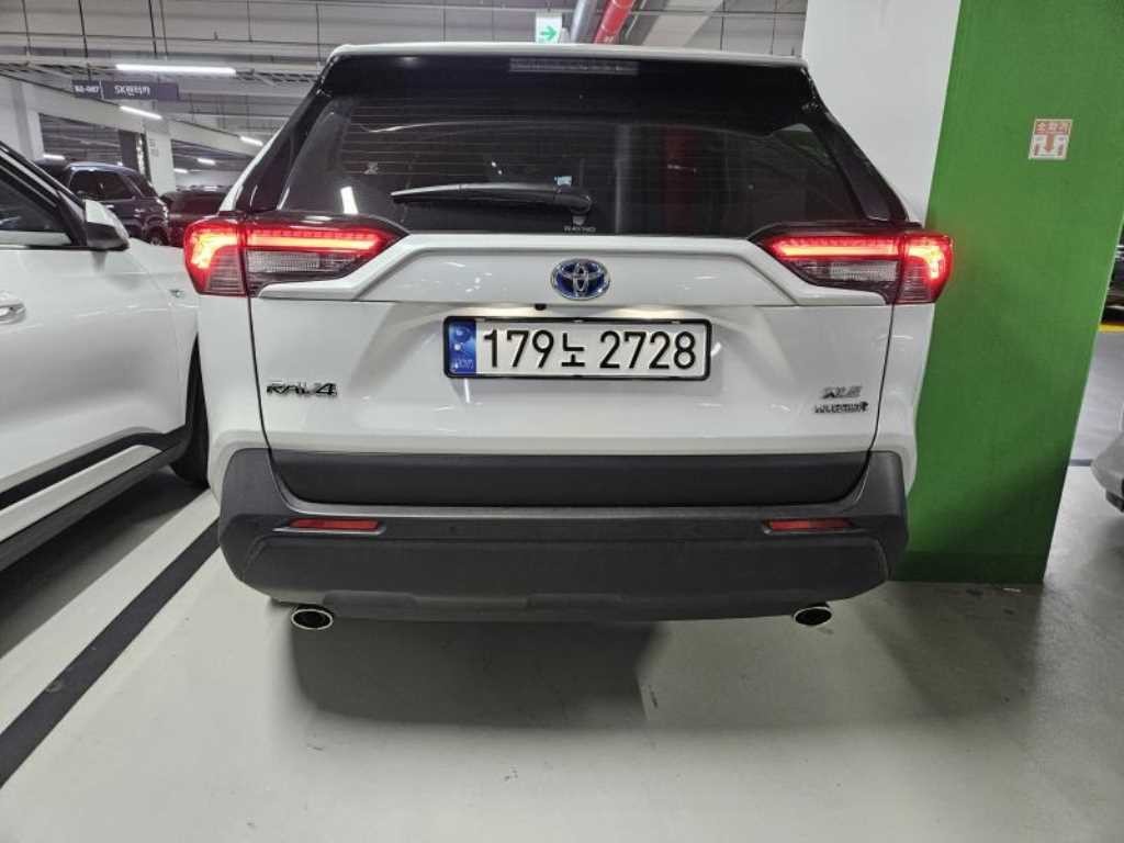 토요타 라브4 RAV4(5세대) 2.5 2WD 하이브리드 XLE 이미지 3