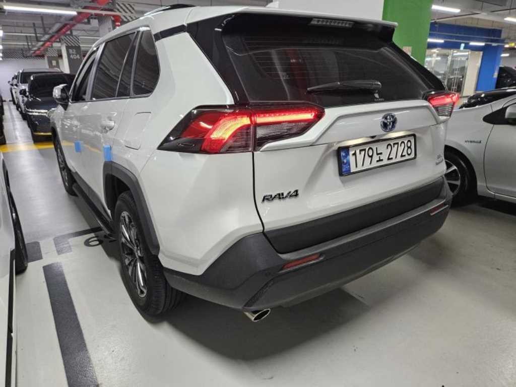 토요타 라브4 RAV4(5세대) 2.5 2WD 하이브리드 XLE 이미지 4