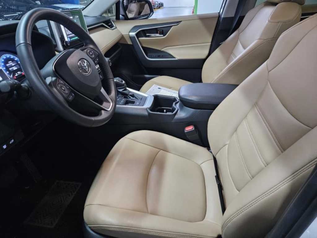 토요타 라브4 RAV4(5세대) 2.5 2WD 하이브리드 XLE 이미지 5