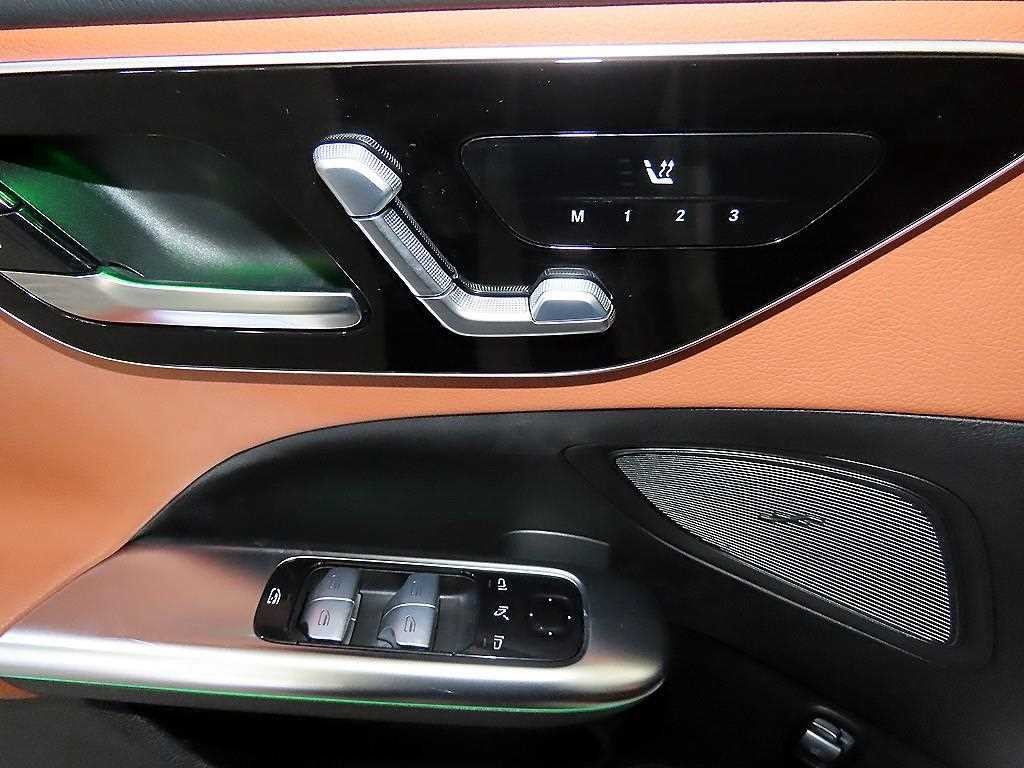 벤츠 C 클래스 C클래스 W206 C300 4MATIC 아방가르드 이미지 13