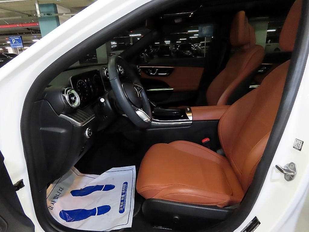 벤츠 C 클래스 C클래스 W206 C300 4MATIC 아방가르드 이미지 6