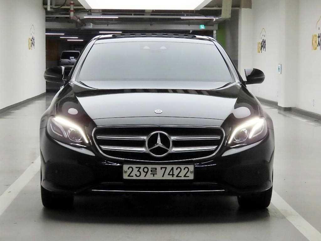 벤츠 E 클래스 E-클래스 W213 E220d 아방가르드 이미지 1