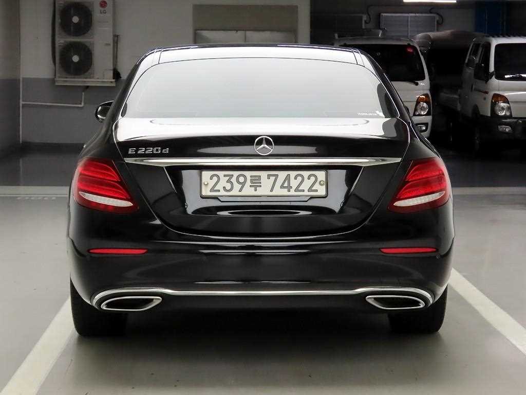 벤츠 E 클래스 E-클래스 W213 E220d 아방가르드 이미지 3