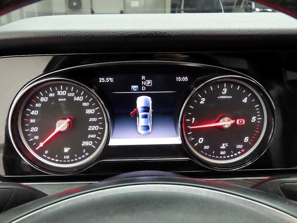 벤츠 E 클래스 E-클래스 W213 E220d 아방가르드 이미지 5