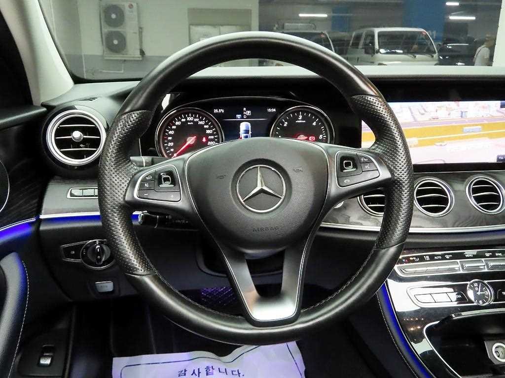 벤츠 E 클래스 E-클래스 W213 E220d 아방가르드 이미지 7
