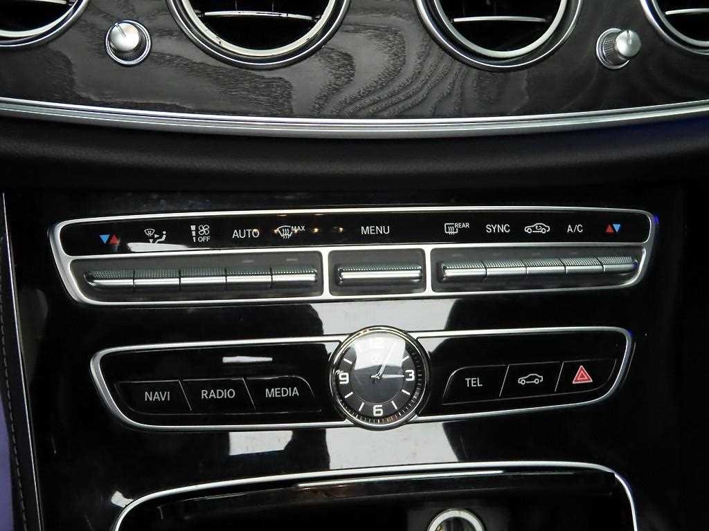 벤츠 E 클래스 E-클래스 W213 E220d 아방가르드 이미지 9