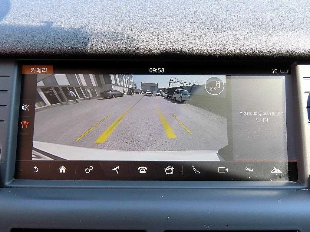 랜드로버 디스커버리 스포츠 2.0 TD4 HSE 럭셔리 이미지 14