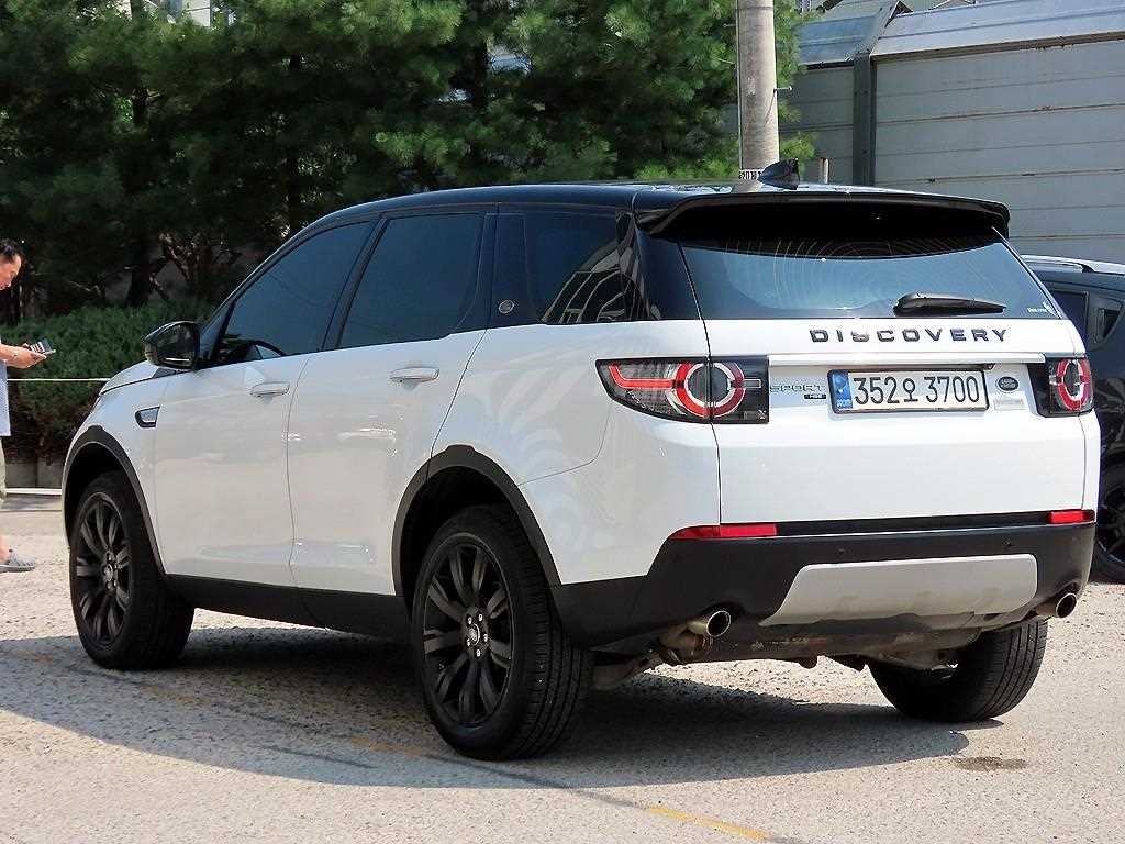 랜드로버 디스커버리 스포츠 2.0 TD4 HSE 럭셔리 이미지 3