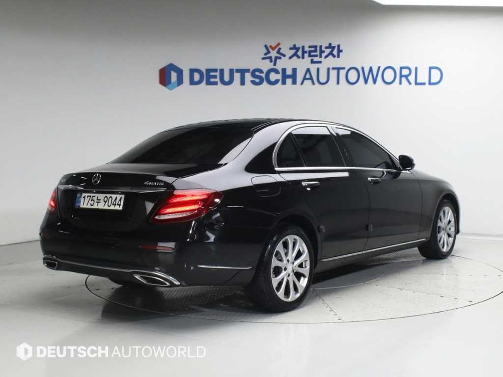 벤츠 E 클래스 E-클래스 W213 E220d 4MATIC 익스클루시브 이미지 2