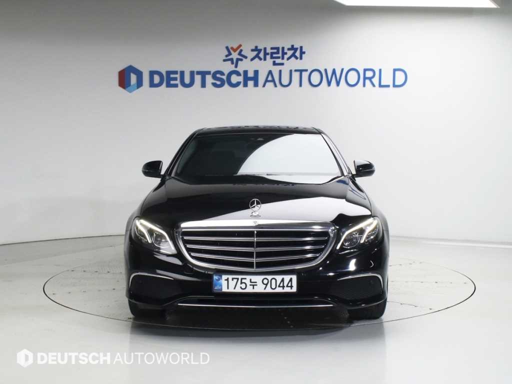 벤츠 E 클래스 E-클래스 W213 E220d 4MATIC 익스클루시브 이미지 3
