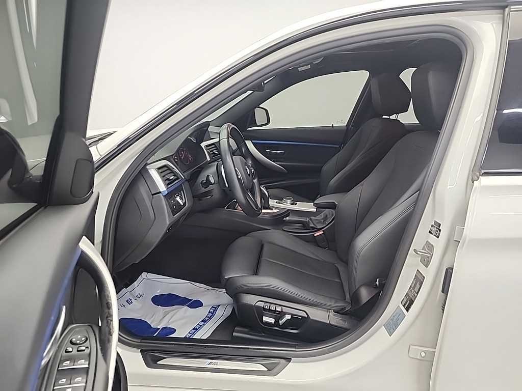 BMW 3시리즈 3시리즈 (F30) 320i M 스포츠 이미지 12