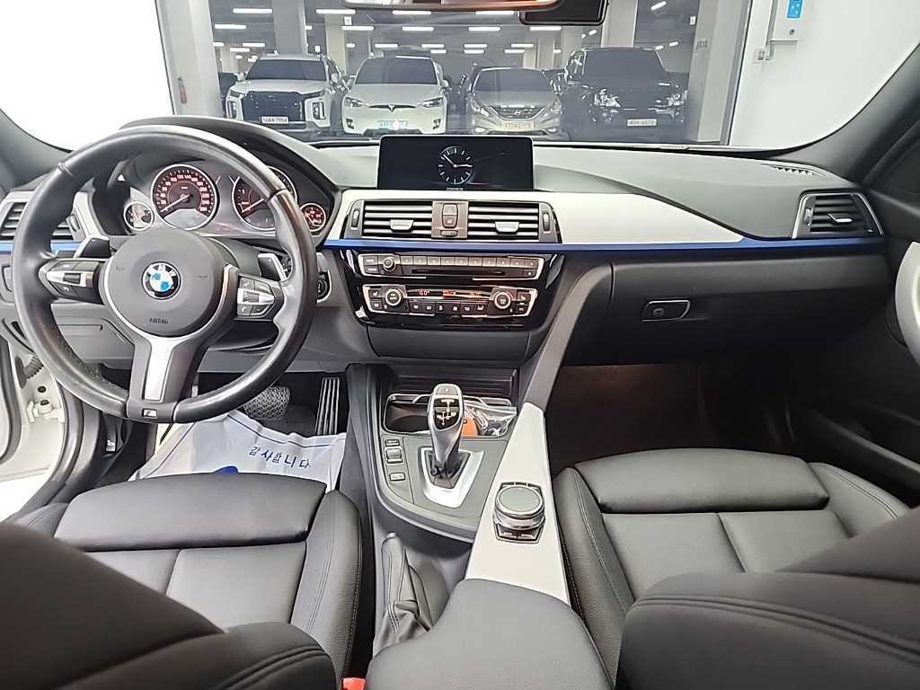 BMW 3시리즈 3시리즈 (F30) 320i M 스포츠 이미지 8