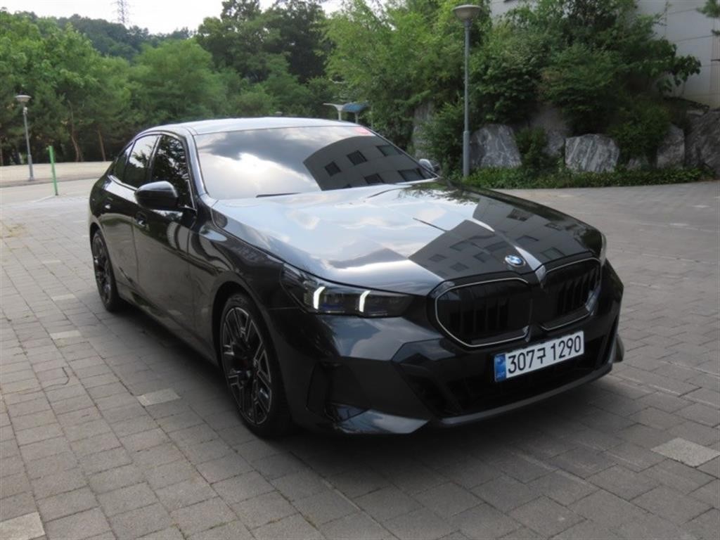 BMW 5시리즈 5시리즈 (G60) 530i xDrive M 스포츠 프로 스페셜 에디션 이미지 2