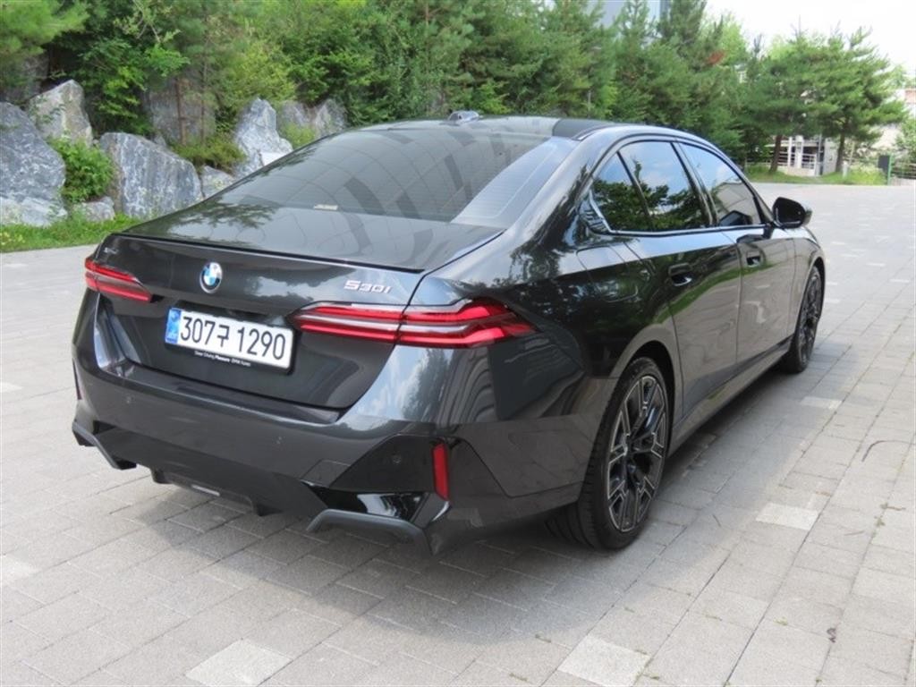 BMW 5시리즈 5시리즈 (G60) 530i xDrive M 스포츠 프로 스페셜 에디션 이미지 3