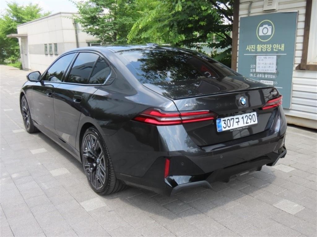 BMW 5시리즈 5시리즈 (G60) 530i xDrive M 스포츠 프로 스페셜 에디션 이미지 4