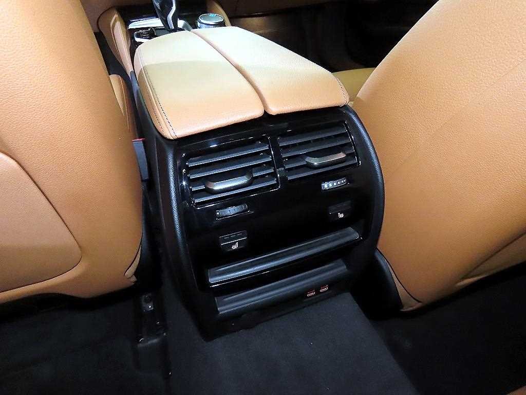 BMW 5시리즈 5시리즈 (G30) 520i 럭셔리 이미지 15