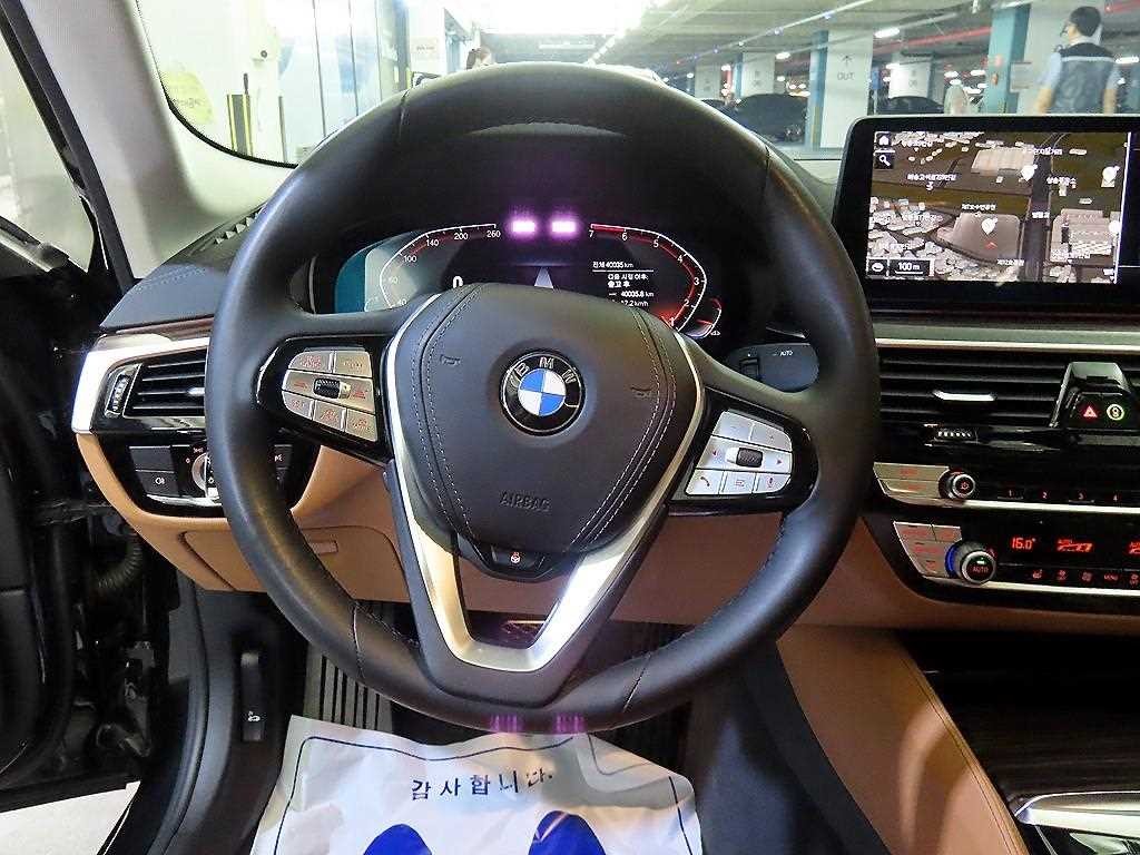 BMW 5시리즈 5시리즈 (G30) 520i 럭셔리 이미지 8