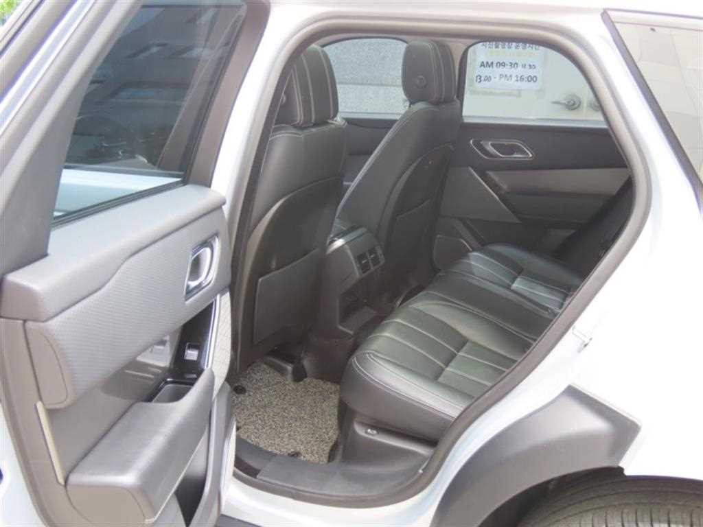 랜드로버 레인지로버 벨라 2.0 D240 S 이미지 14