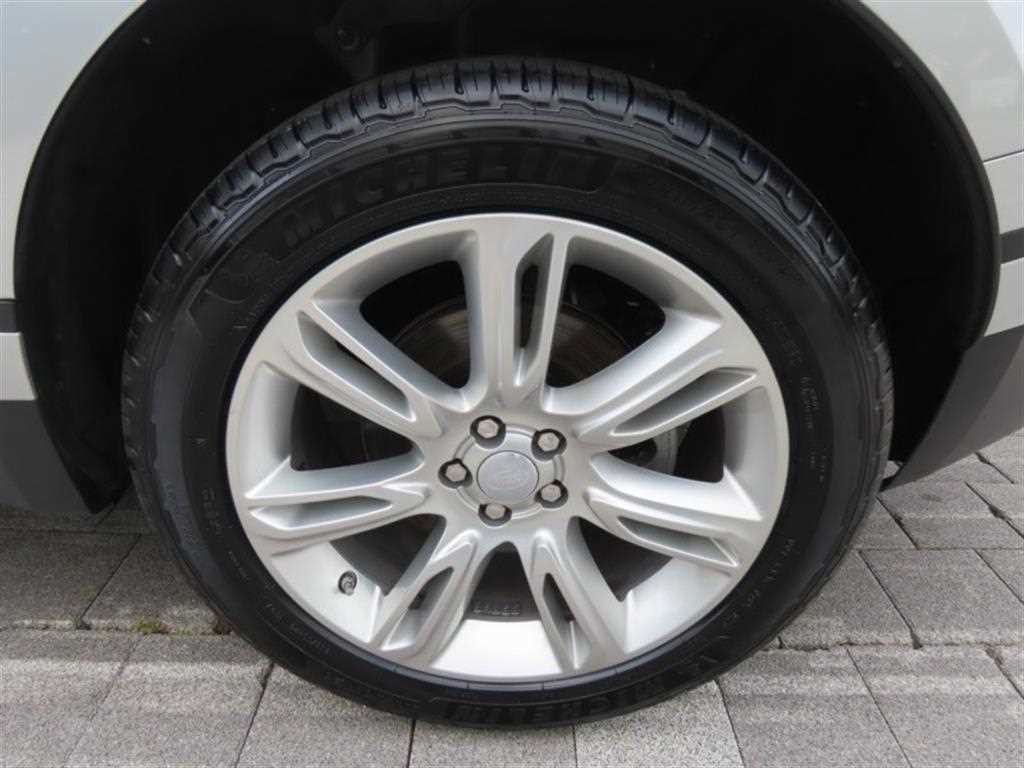 랜드로버 레인지로버 벨라 2.0 D240 S 이미지 17