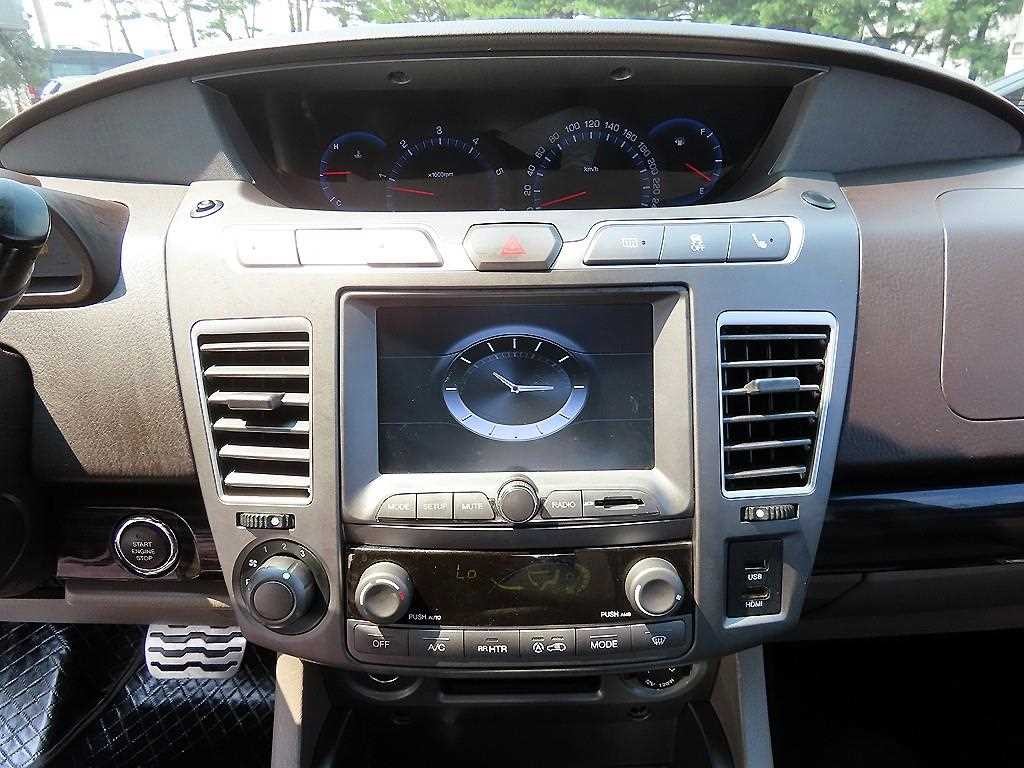 KG모빌리티(쌍용) 코란도 코란도투리스모 4WD TX 9인승 이미지 14