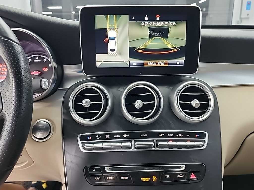 벤츠 GLC 클래스 GLC클래스 X253 GLC 300 4MATIC 쿠페 이미지 9