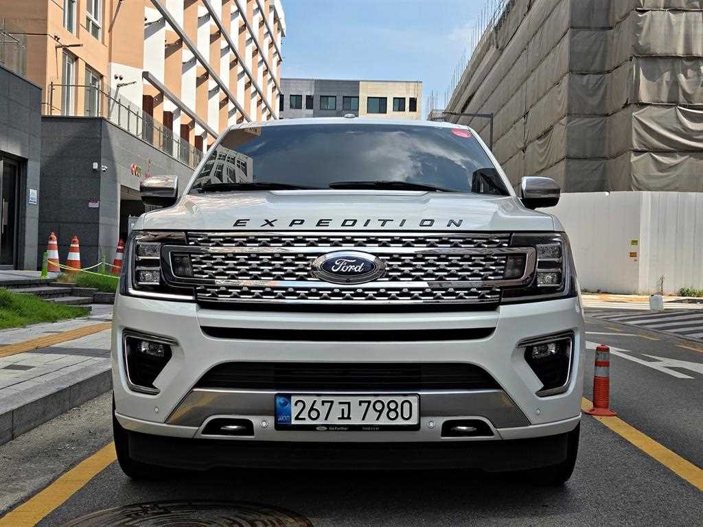 포드 익스피디션 3.5 EcoBoost Platinum 이미지 2