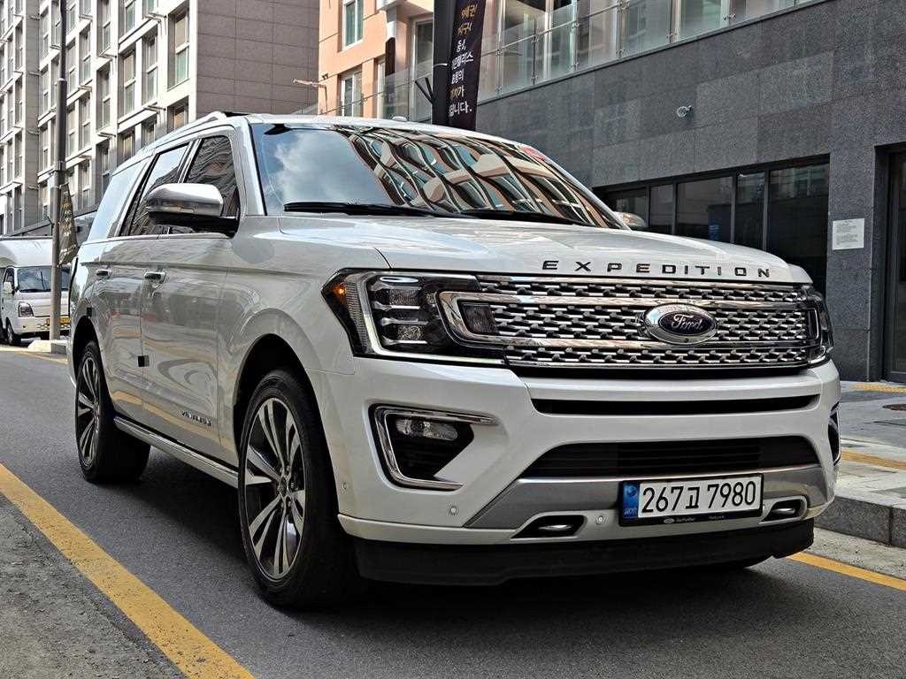 포드 익스피디션 3.5 EcoBoost Platinum 이미지 3