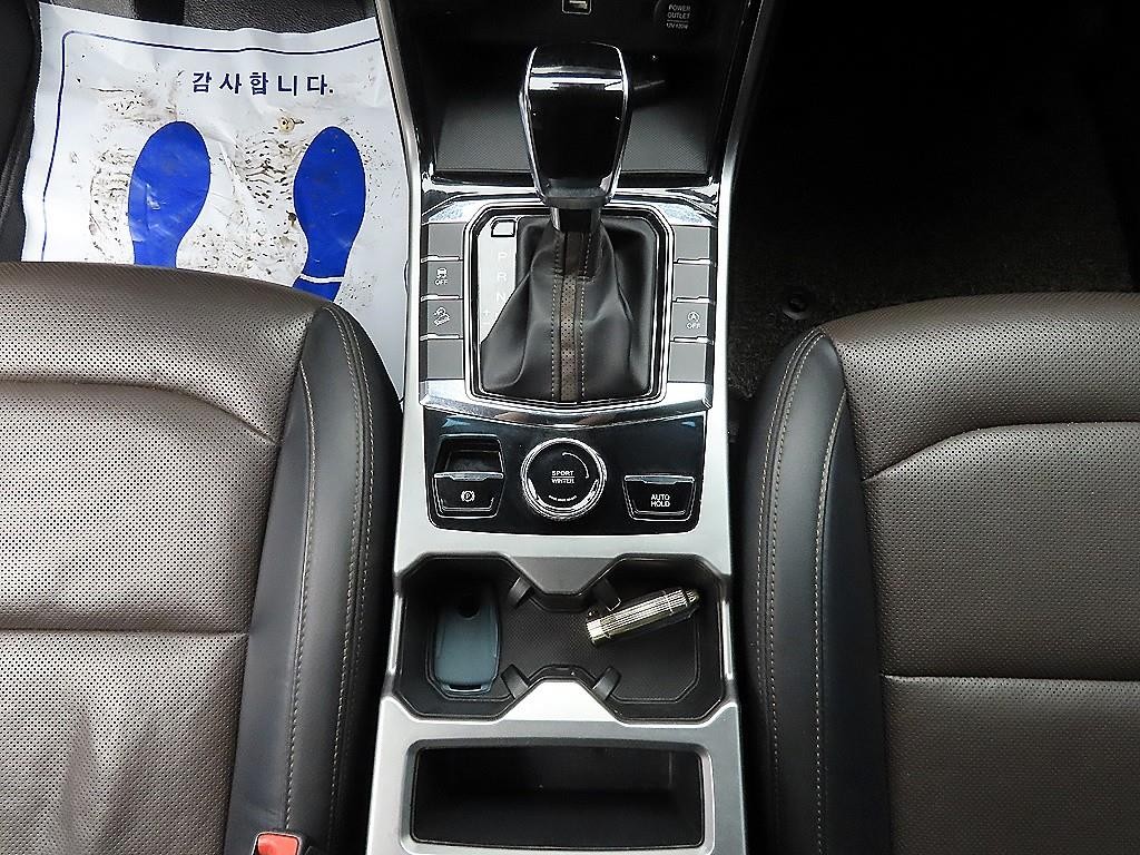 KG모빌리티(쌍용) 코란도 뷰티풀코란도 2WD 디젤 1.6 C5 플러스 이미지 10