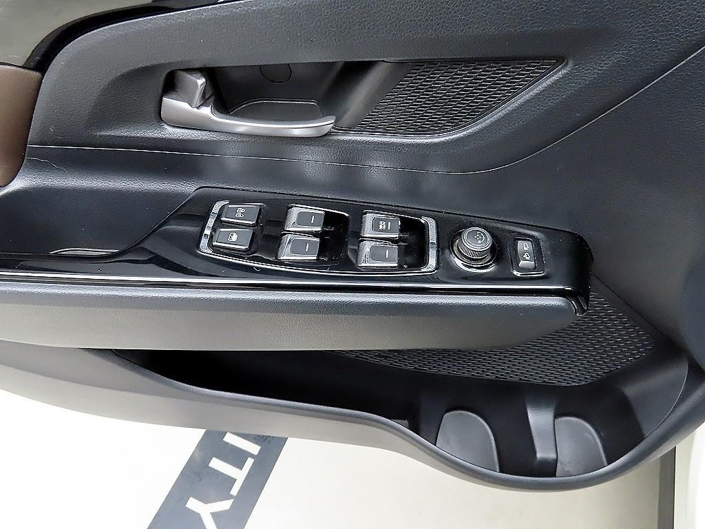 KG모빌리티(쌍용) 코란도 뷰티풀코란도 2WD 디젤 1.6 C5 플러스 이미지 11