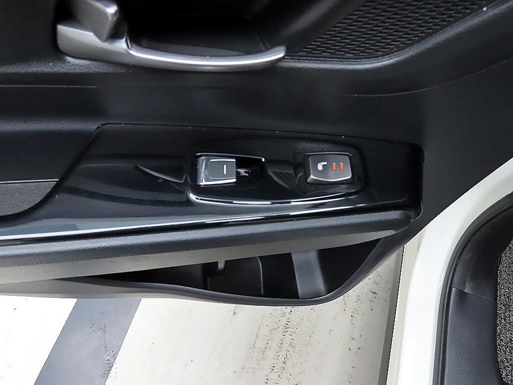 KG모빌리티(쌍용) 코란도 뷰티풀코란도 2WD 디젤 1.6 C5 플러스 이미지 12