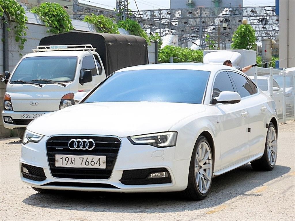 아우디 A5 35 TDI 콰트로 스포츠백 이미지 2