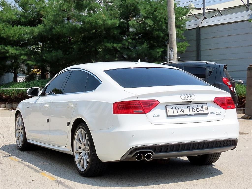 아우디 A5 35 TDI 콰트로 스포츠백 이미지 3
