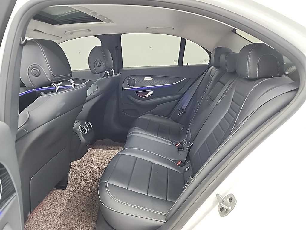 벤츠 E 클래스 E-클래스 W213 E220d 아방가르드 이미지 12