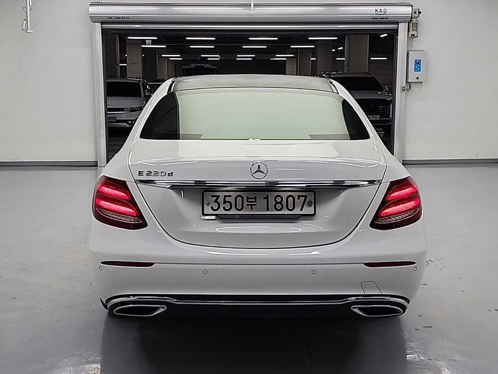 벤츠 E 클래스 E-클래스 W213 E220d 아방가르드 이미지 3