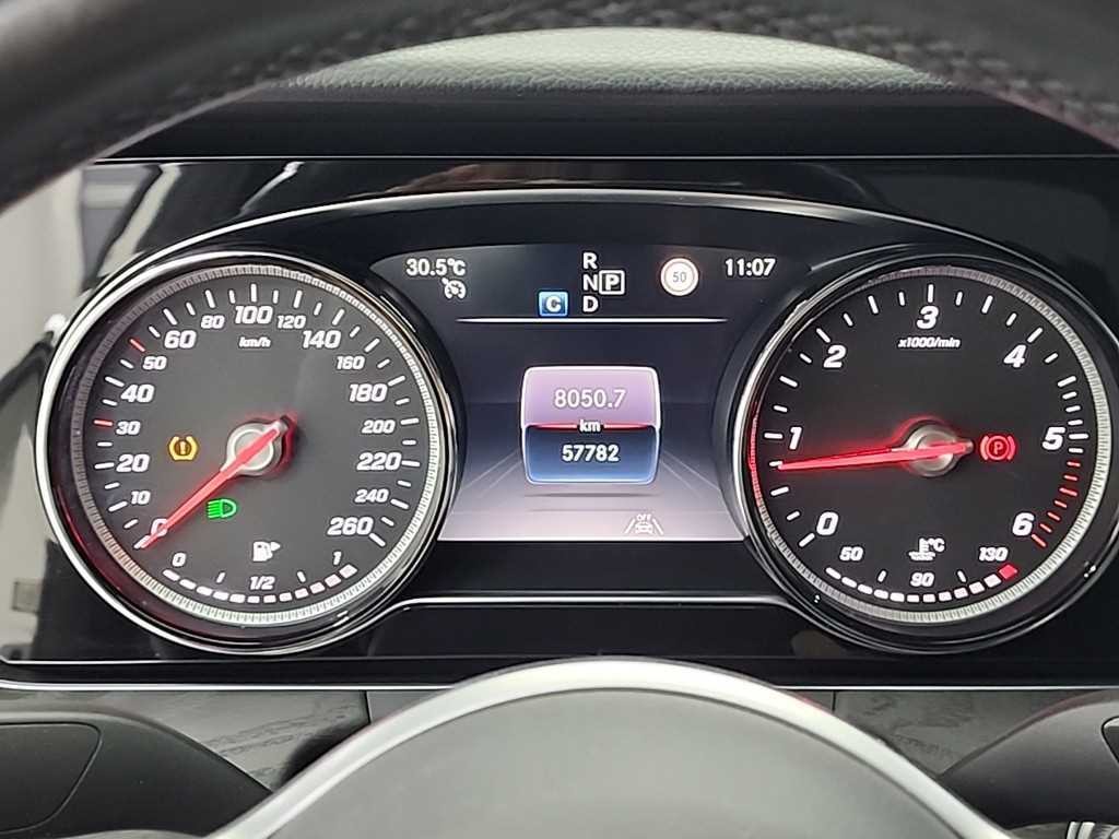 벤츠 E 클래스 E-클래스 W213 E220d 아방가르드 이미지 6