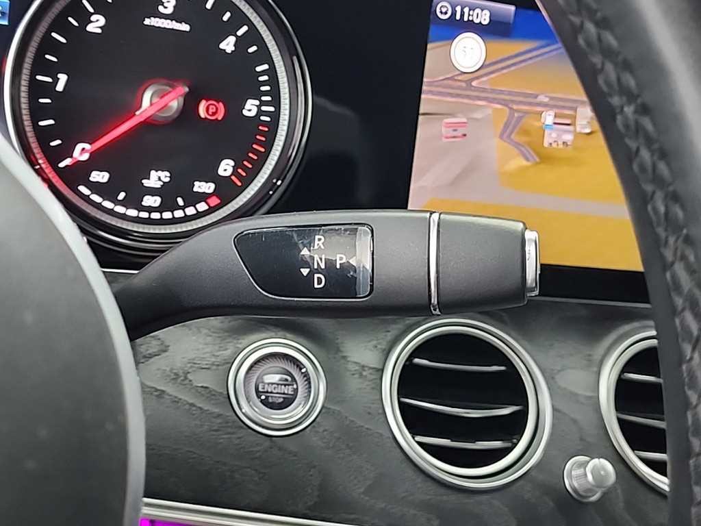 벤츠 E 클래스 E-클래스 W213 E220d 아방가르드 이미지 8