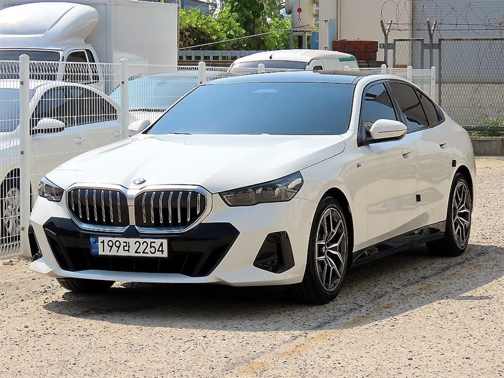 BMW 5시리즈 5시리즈 (G60) 520i M 스포츠 이미지 2