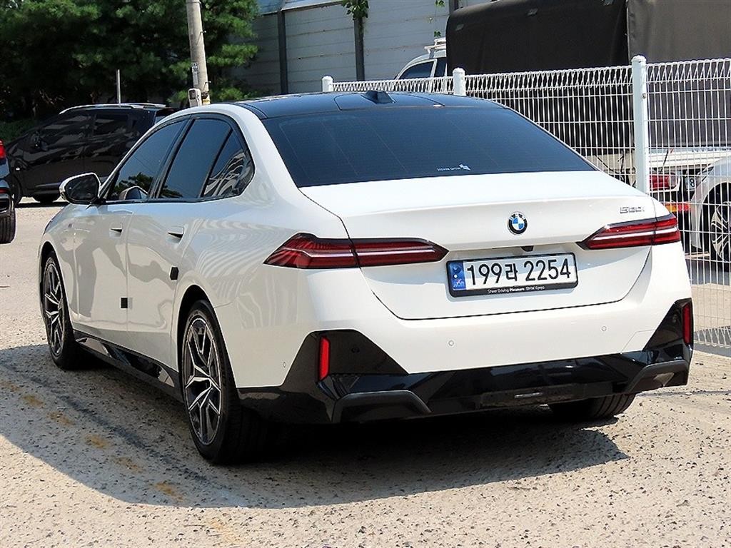 BMW 5시리즈 5시리즈 (G60) 520i M 스포츠 이미지 3