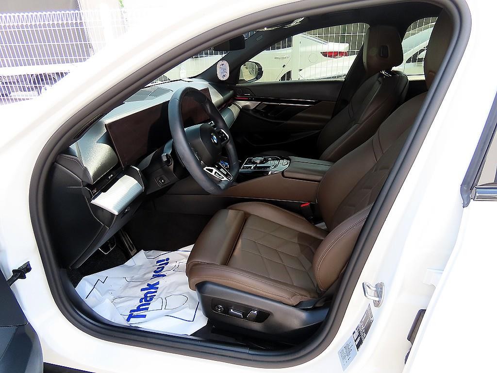 BMW 5시리즈 5시리즈 (G60) 520i M 스포츠 이미지 5