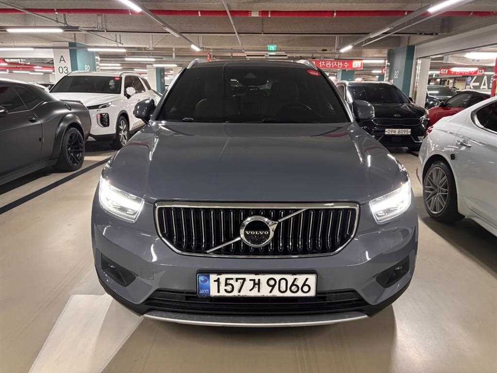 볼보 XC40 B4 AWD 인스크립션 이미지 1
