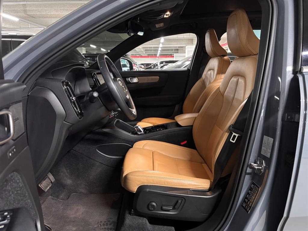 볼보 XC40 B4 AWD 인스크립션 이미지 15