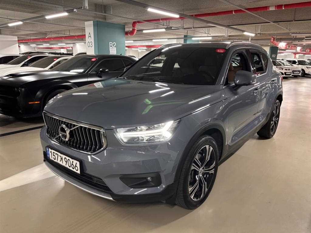 볼보 XC40 B4 AWD 인스크립션 이미지 3