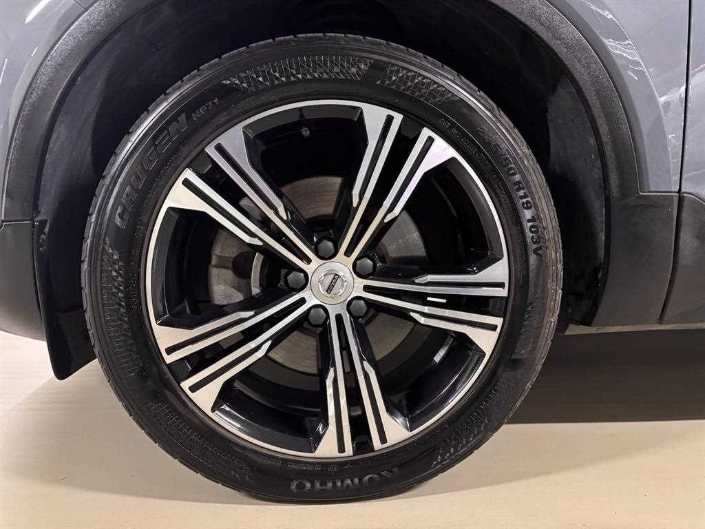 볼보 XC40 B4 AWD 인스크립션 이미지 4