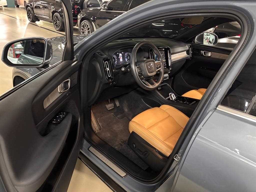 볼보 XC40 B4 AWD 인스크립션 이미지 5