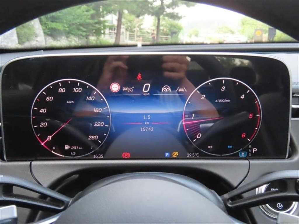 벤츠 E 클래스 E-클래스 W214 E220d 4MATIC 익스클루시브 이미지 5
